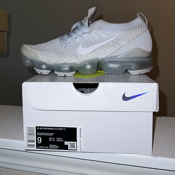 Nike Shoes - nike womens vapor max flyknit 3 size 9